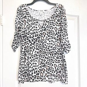 White House Black Market 3/4 Sleeve Animal Print Women’s Top